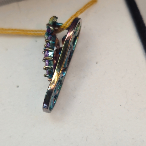 NIB Floral Flip-Flop Pendant with Purple Accents - Picture 3 of 6